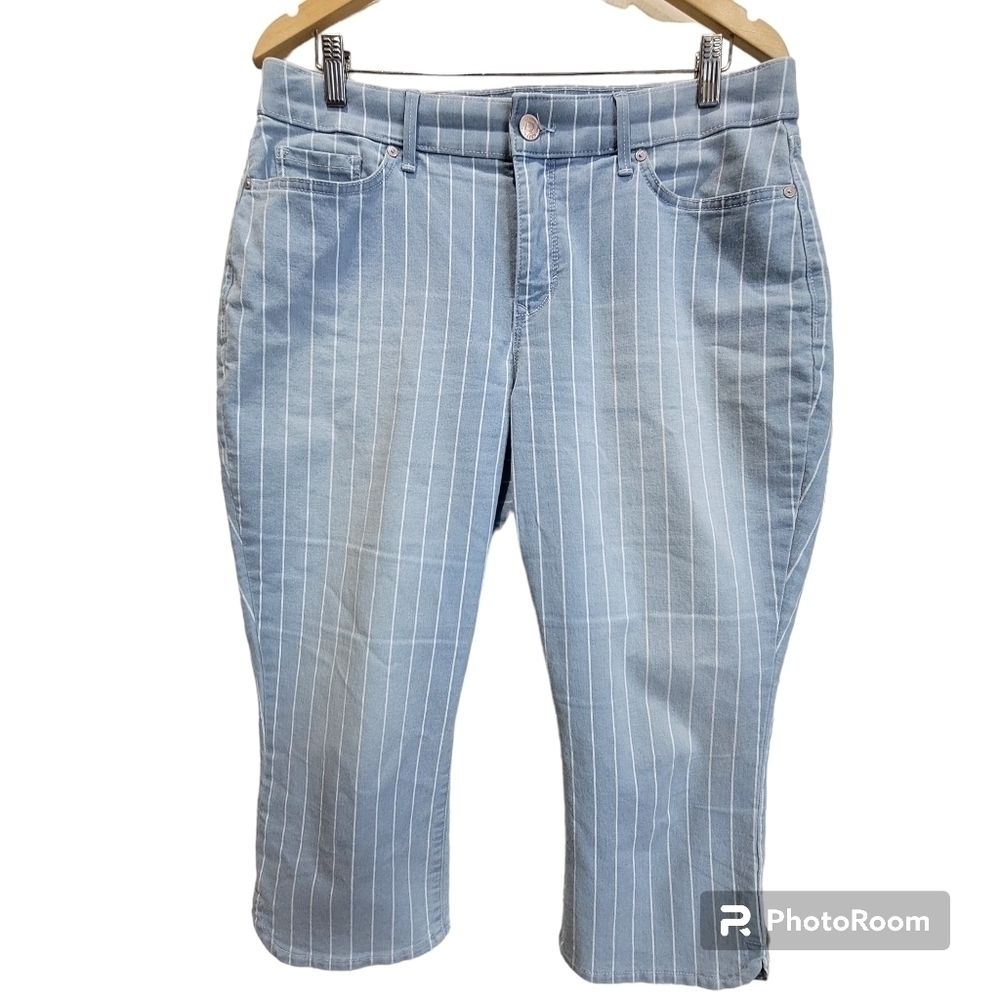 Gloria Vanderbilt Size 12 Cotton Blend Blue White Stripes Capri Jeans Summer